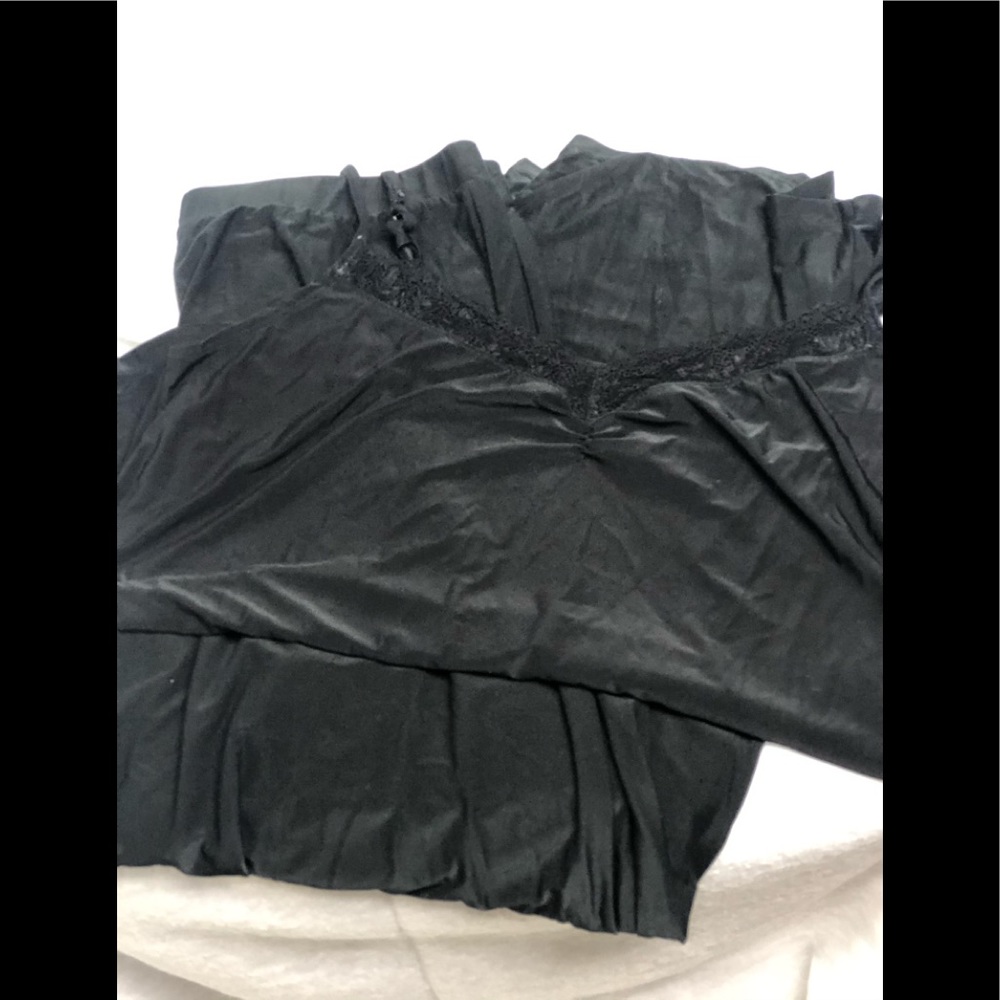 SOLD - This sexy sleep set is so comfy!!
